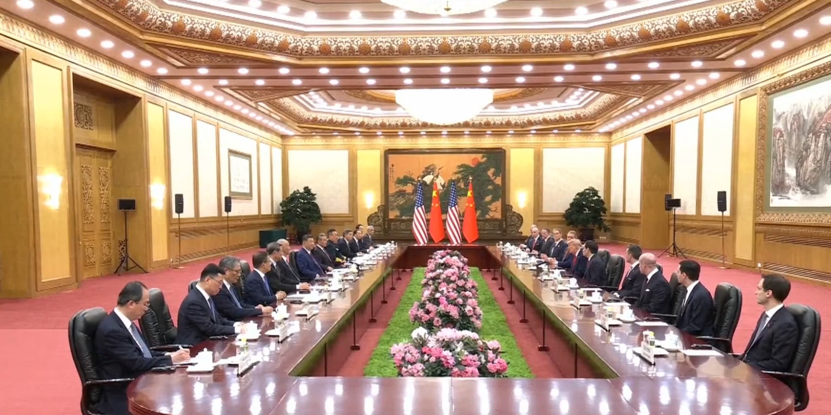 名人媒体联盟：特朗普总统与中国国家主席举行双边会晤（六语言版）
